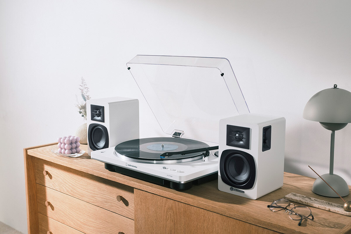 AT-SP3X:どんな部屋にも合うシンプルな外観